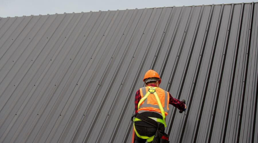 Roofer in Manhattan, NV